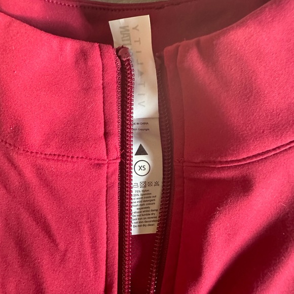 Refine bra NWT quarter zip crop - Picture 5 of 8